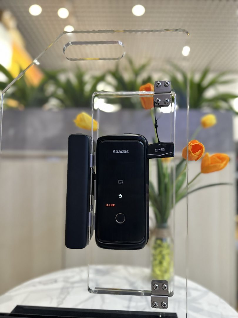 Khoa Van Tay Cua Kinh Kaadas R8 5gl 6